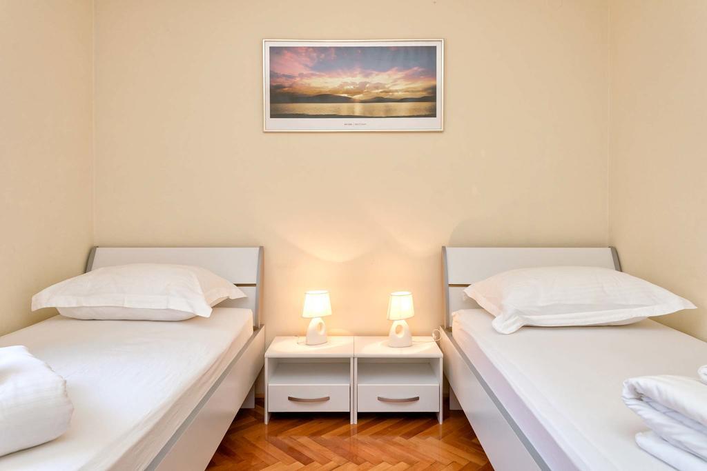 Appartamento Deluxe Jelsa Esterno foto
